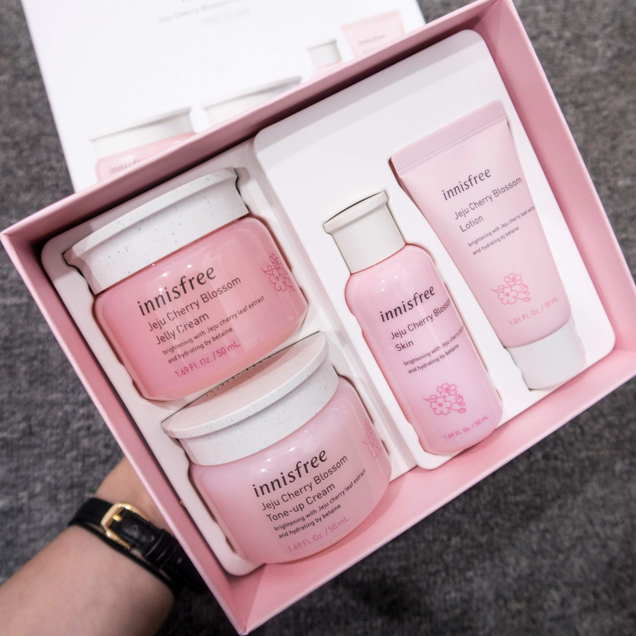 Set Dưỡng Ẩm , Nâng Tông Da Trắng Hồng Innisfree Jeju Cherry Blossom